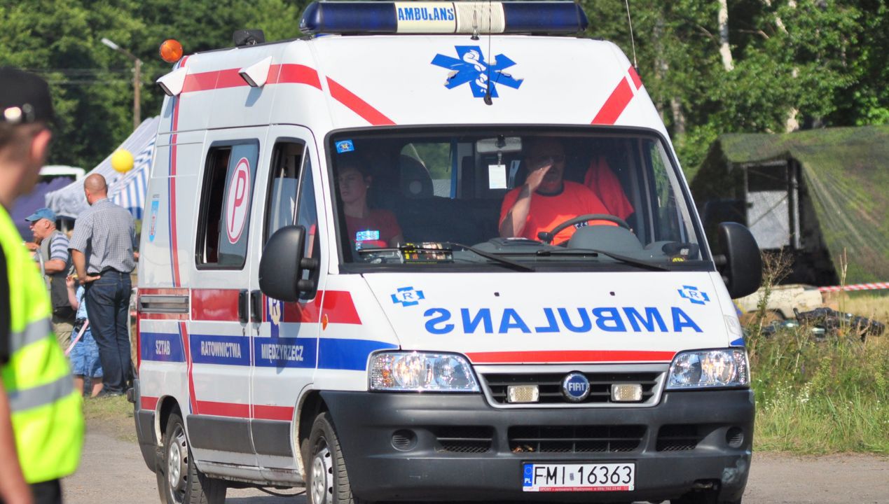 dlaczego napis ambulans jest od prawej do lewej? fot. Stiopa, CC BY-SA 4.0 , via Wikimedia Commons