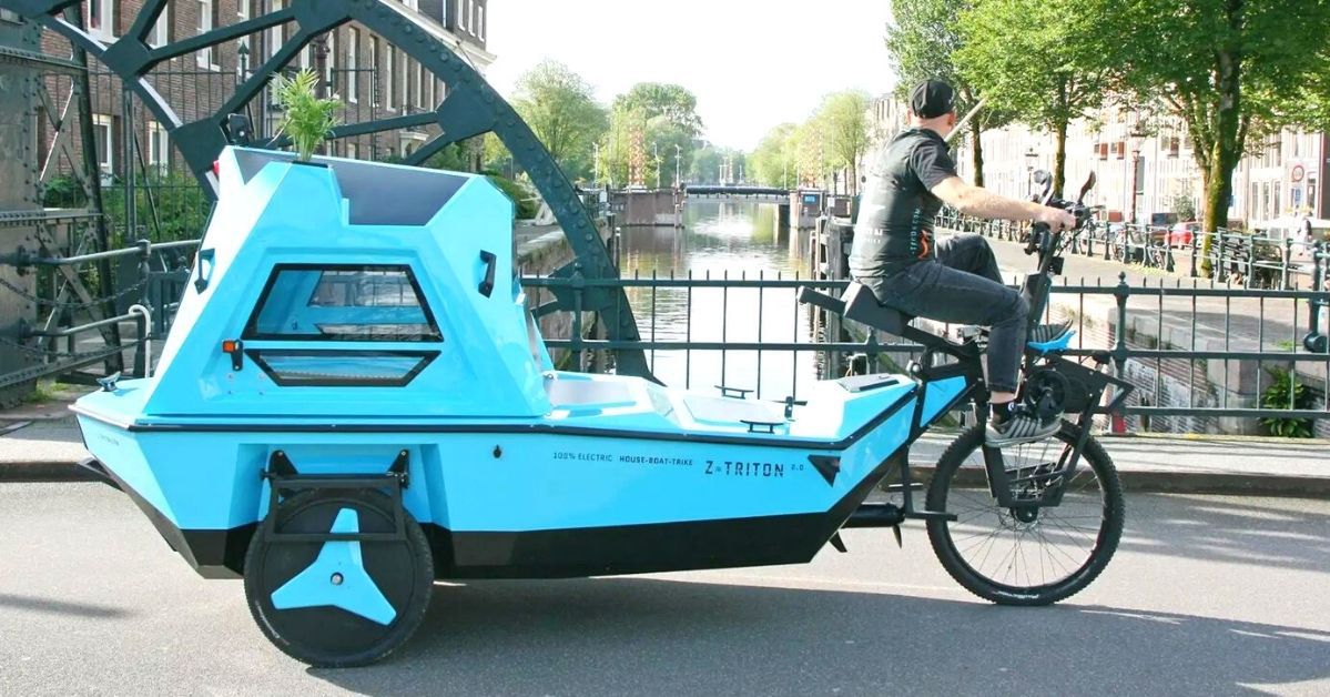 Trójkołowy eko-kamper, który jest jednocześnie łódką i rowerem, mieści dwie osoby