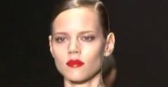 Freja Beha Erichsen na wybiegu