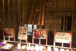 Polonia uczciła pamięć Pawła Adamowicza. Znicze i kwiaty przed ambasadami