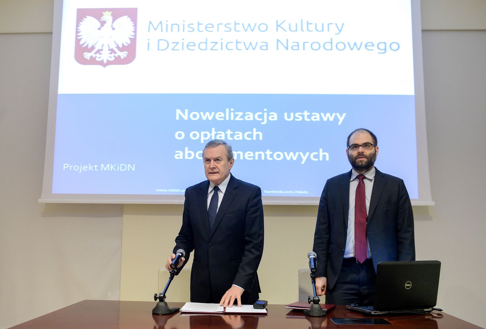 Wicepremier Piotr Gliński i wiceminister kultury Paweł Lewandowski, który odpowiada za projekt dekoncentracji mediów.
