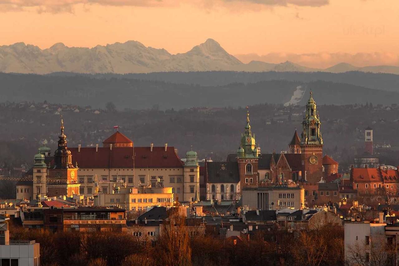 Kraków na tle Tatr. Rzadki widok w mieście zatrutym smogiem