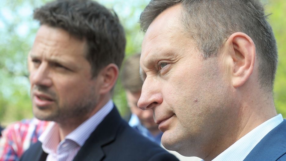Rafał Trzaskowski i Paweł Rabiej na konferencji prasowej o planowaniu przestrzennym w Warszawie 23.04.2018