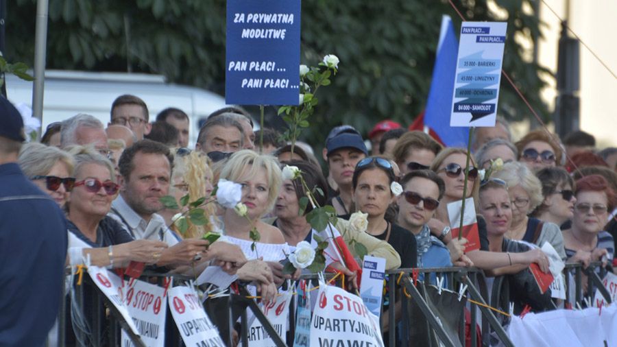 Protest przed Wawelem 18 czerwca