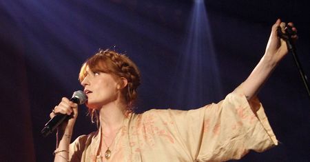 "Kiedy miałam 17 lat, zaczęłam się głodzić". Florence Welch wyznaje prawdę
