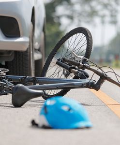 Kompletnie pijany rowerzysta doznał podwójnego wypadku. Miał 4 promile