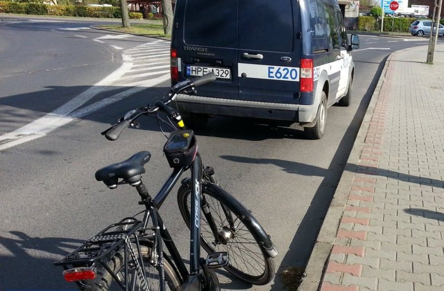 Policjant po służbie zatrzymał pijanego kierowcę, jadąc rowerem