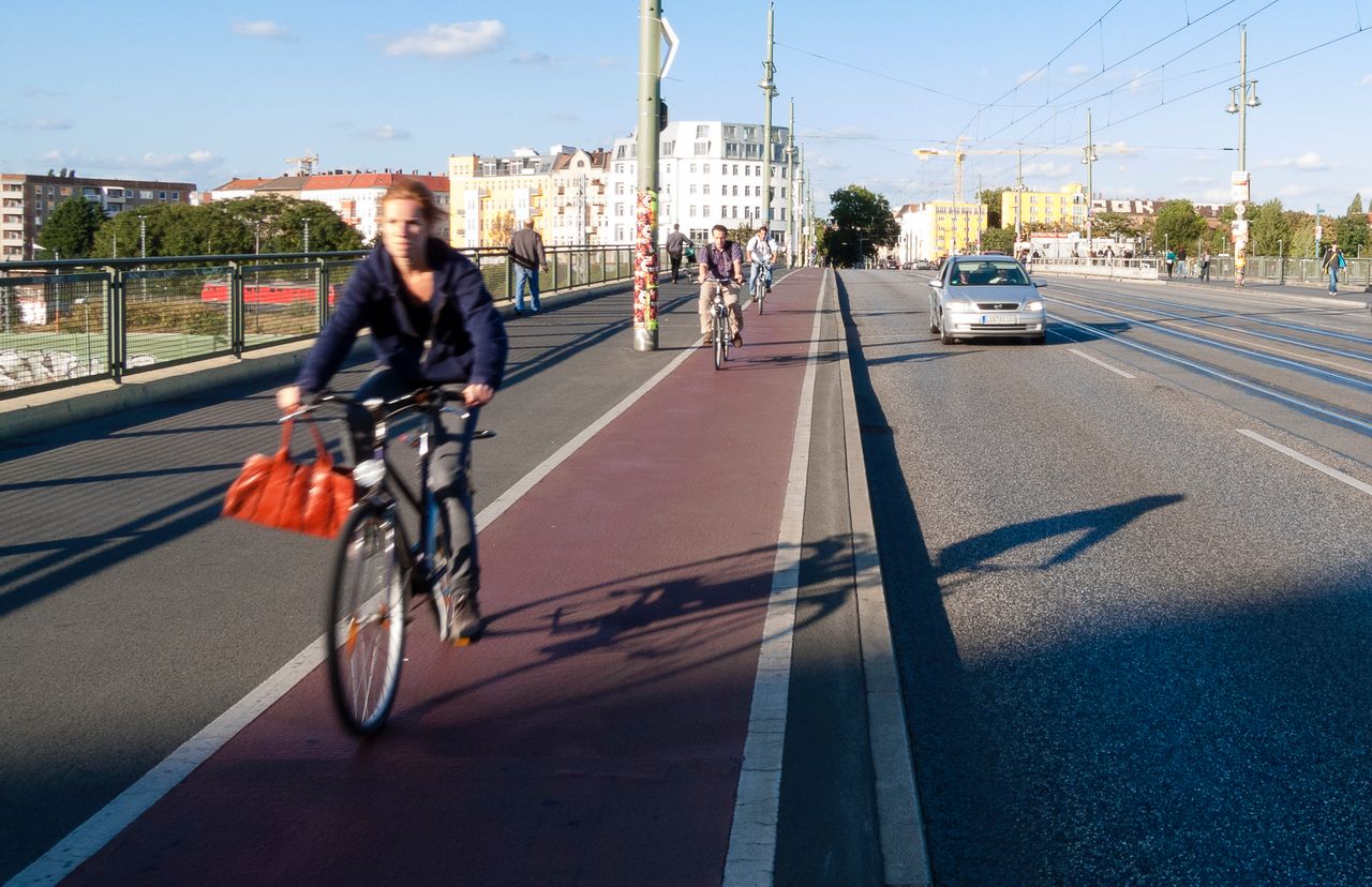 "Bomblostrada" w centrum miasta. Drogi rowerowe są wykorzystywane nie tylko przez rowerzystów