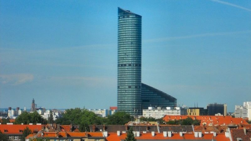 Koronawirus we Wrocławiu. Na Sky Towerze pojawi się ogromne serce