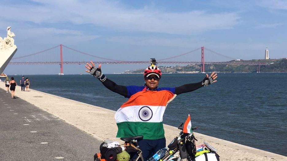 Abhishek Kumar Sharma chciał podróżować, więc po prostu wsiadł na rower i ruszył w drogę