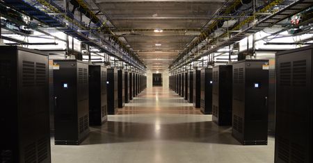 Musi być albo bardzo ciepło, albo bardzo zimno. W takich warunkach trzymane są twoje lajki z Facebooka