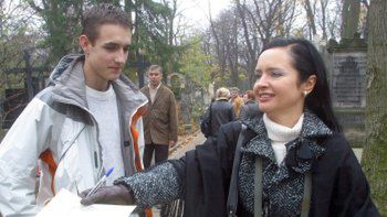 Jolanta Fajkowska wzięła udział w kweście na warszawskim Cmentarzu Powązkowskim