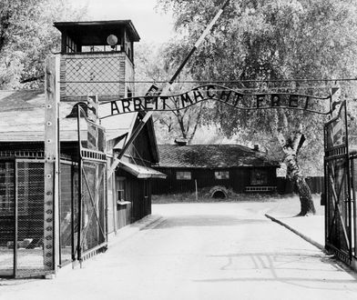 Mateusz Staroń: Jaworzno - obóz koncentracyjny dwóch totalitaryzmów