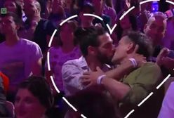 Pocałunek dwóch mężczyzn w TVP. Stacja nie wycięła czułości
