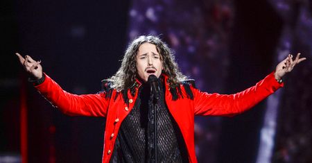 Tak wyglądał Michał Szpak w krótkich włosach. Aż trudno go rozpoznać