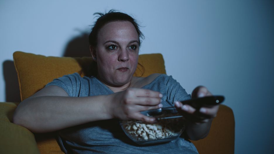 Miliony Polaków spędzi sylwester przed telewizorem