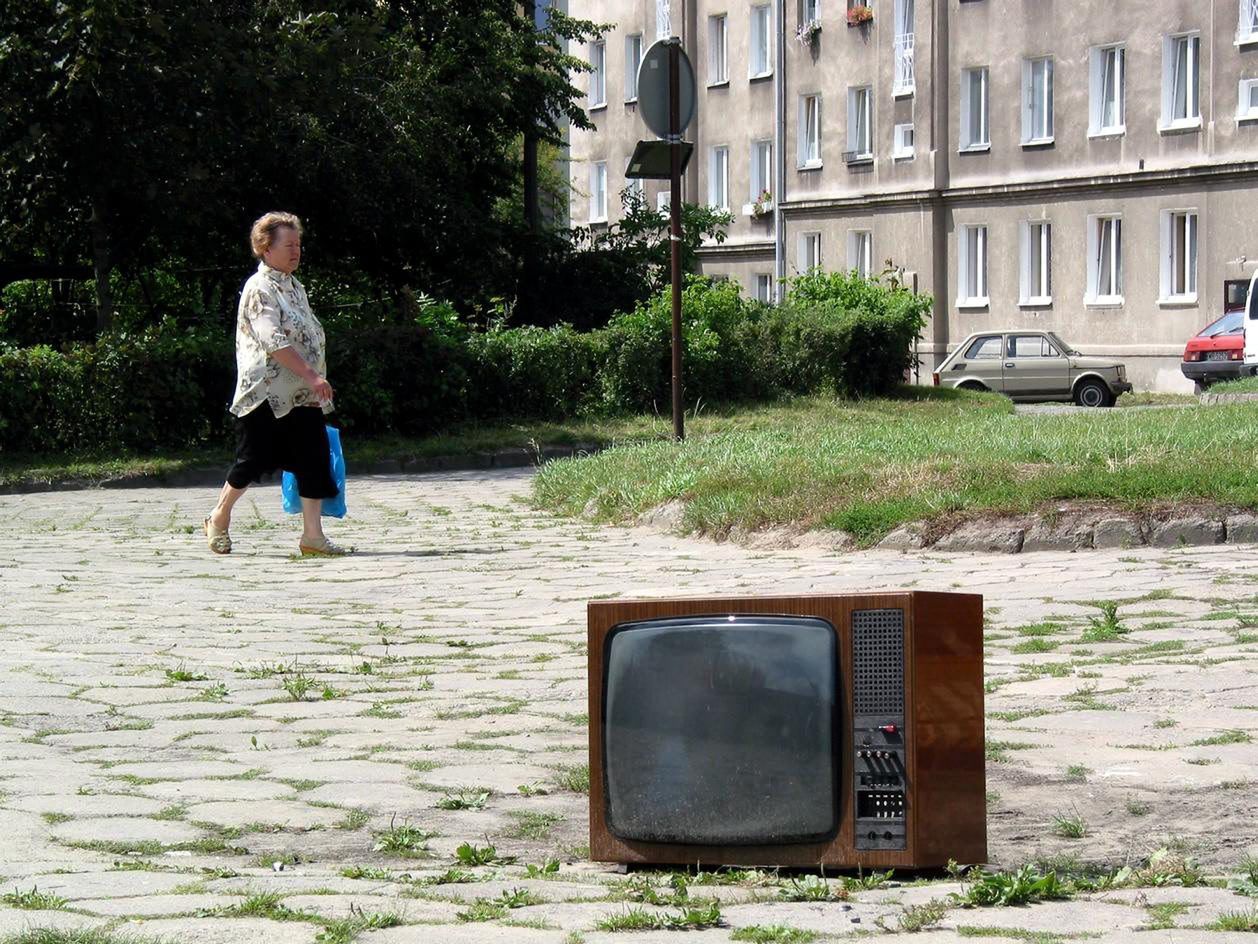 Włamywali się do mieszkań. Wpadli na telewizorze