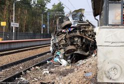 Karetka zderzyła się z pociągiem. Śmiertelny wypadek w Puszczykowie