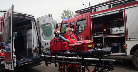 Ostrów Królewski. Matka i piątka dzieci podtrute czadem. 14-latka w ciężkim stanie
