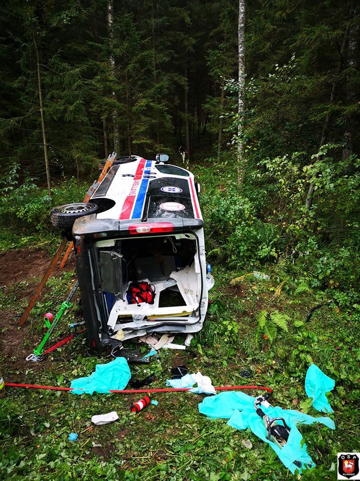 Tragiczny wypadek w Przydargini. Karetka uderzyła w ciężarówkę. Zginęła pacjentka