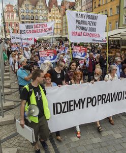 Marsz "po prawo i sprawiedliwość" dla Stachowiaka. Tłum skandował "mordercy"