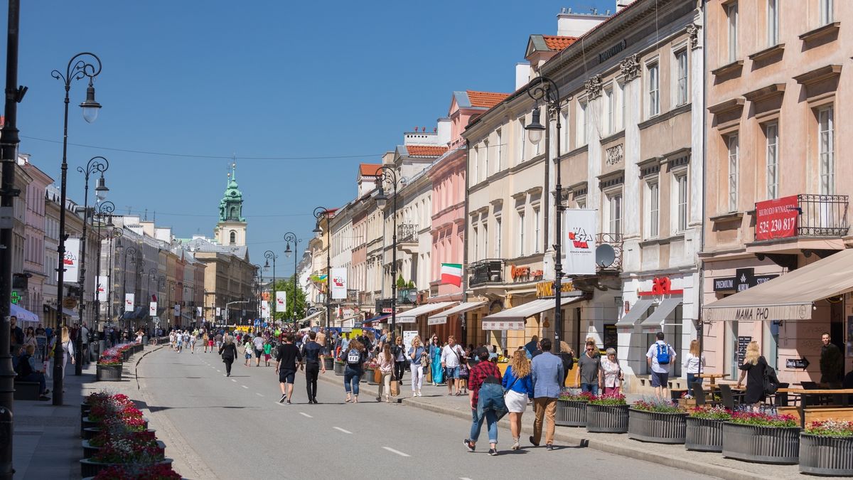 Ulica Nowy Świat w Warszawie może się niedługo ubiegać o tytuł najdłuższej restauracji Europy