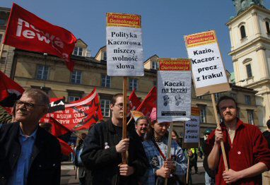 "Pracy i zapłaty" - ruszył pochód pierwszomajowy w Warszawie