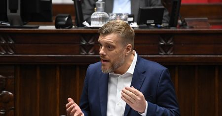 Podatek cyfrowy wraca. Zandberg zapowiedział, że Lewica złoży projekt ustawy