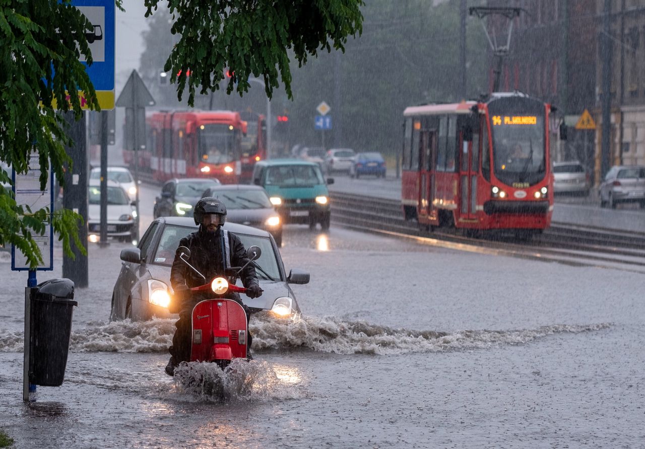 Pogoda na niedzielę. Burze i ulewy. Może dojść do podtopień