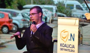 Jakub Hartwich radnym Rady Miasta Torunia. Arkadiusz Myrcha gratuluje