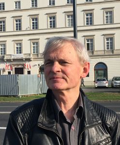 "Gdyby stał na posadzce, to by zniknął". Autor o pomniku Lecha Kaczyńskiego