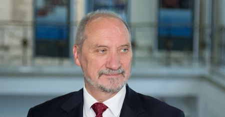 Nominacja oficera po kursie GRU? Macierewicz: był badany wariografem