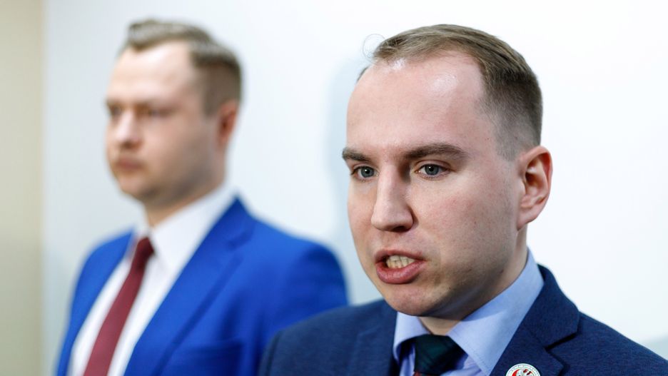 Adam Andruszkiewicz tłumaczy, dlaczego nie oświadczył się w Polsce