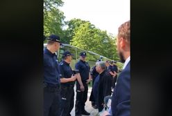Bogdan Borusewicz niewpuszczony na cmentarz. Policja mówi o "skandalicznej postawie"