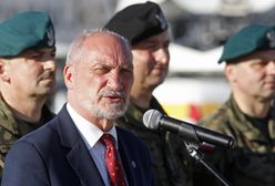 Upamiętnią ofiary rzezi wołyńskiej w centrum Warszawy? Macierewicz ma pomysł