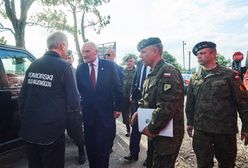 Dodatkowe wojsko wysłane do pomocy po nawałnicach. "Byli potrzebni w sobotę, a przyjechali we wtorek"