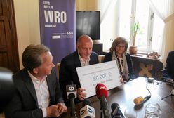 Prezydent Dutkiewicz przekazał 50 tysięcy euro Fundacji "Ukraina"