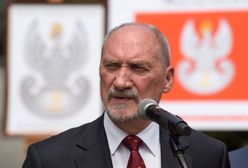 Macierewicz krytykuje TVP. "O Smoleńsku jak na lekarstwo"