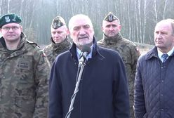 Okładka z trotylem. Macierewicz uderza w tygodnik braci Karnowskich