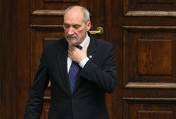 Macierewicz składa wniosek do Komisji Etyki. Sala krzyczy "Do Putina".