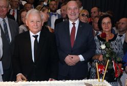 Dotarliśmy do nagrania z urodzin Antoniego Macierewicza. Wbili szpilę w prezydenta Dudę