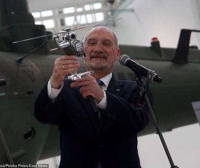 Macierewicz obiecał śmigłowce polsko - ukraińskie. "Minister odleciał"