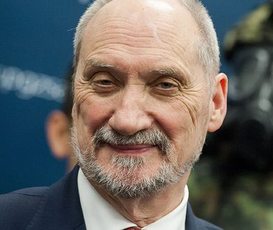 Nie ma dla rezydentów? Macierewicz bez trudu załatwił podwyżki dla wojska