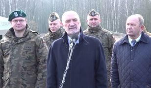 Okładka z trotylem. Macierewicz uderza w tygodnik braci Karnowskich