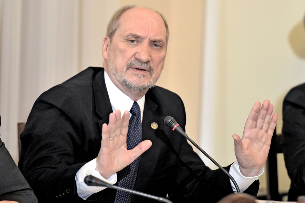 Macierewicz rozmawiał z sekretarzem obrony USA