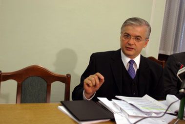 Cimoszewicz przedstawi komisji odpowiednie ekspertyzy