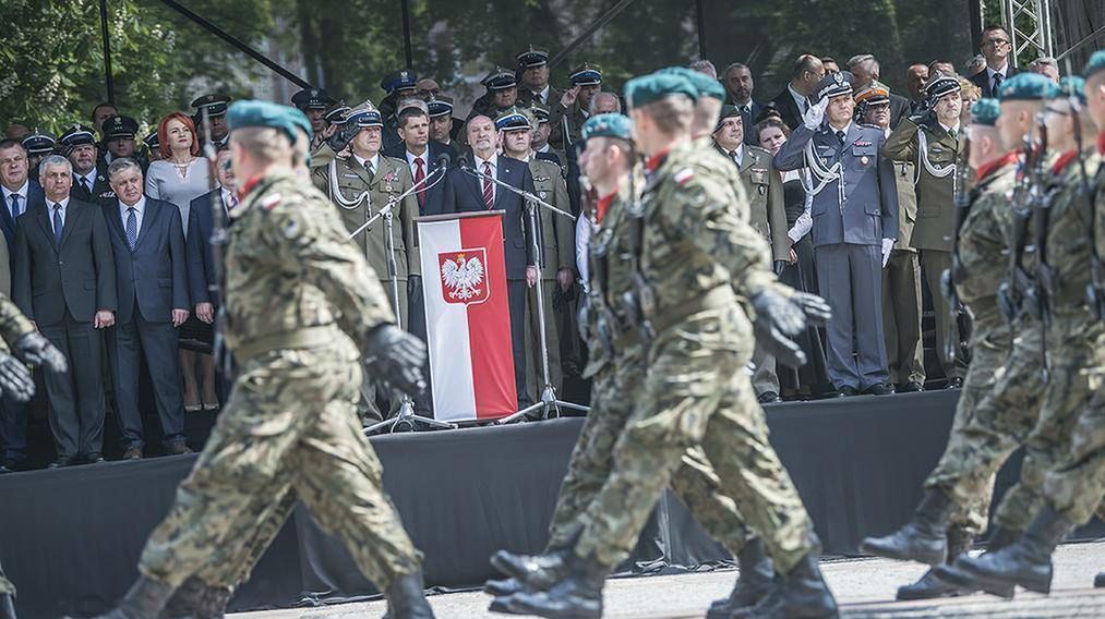 Antoni Macierewicz buduje Obronę Terytorialną. Przy okazji obraża resztę armii