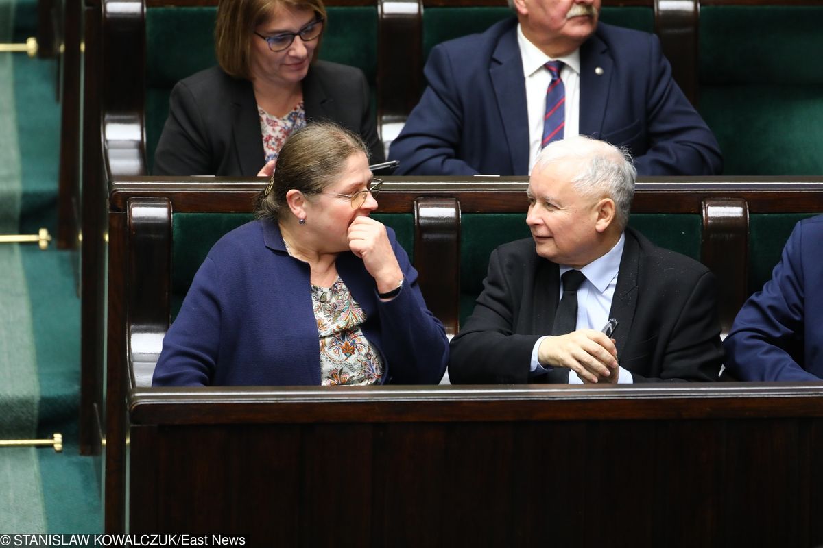 Jarosław Kaczyński "wysyła" Krystynę Pawłowicz na emeryturę. "Nie miała wyjścia. Musiała odejść"