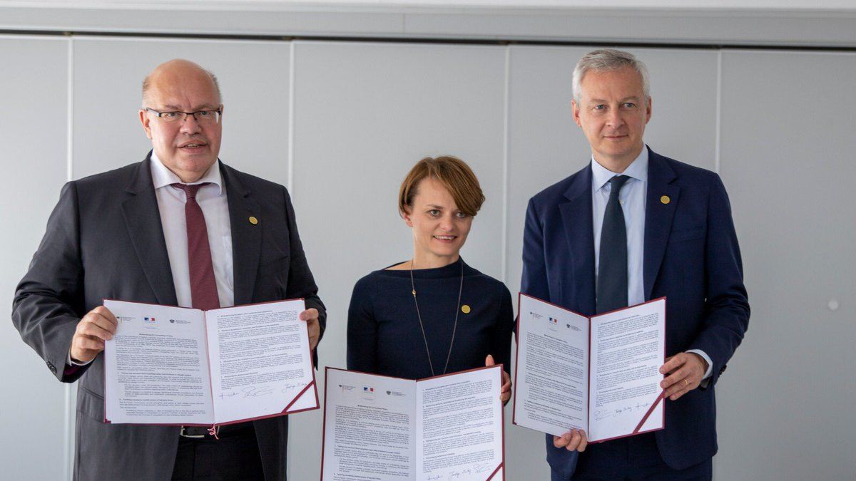 Jadwiga Emilewicz podpisała dokument z przedstawicielami władz Niemiec i Francji.