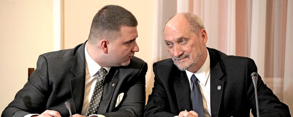 Antoni Macierewicz posłuchał sondaży. Polacy nie chcieli Bartłomieja Misiewicza